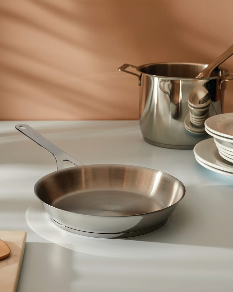 Alessi Bratpfanne Pots&amp;Pans – AJM110/24 – ø 24 cm – von Jasper Morrison – ohne Antihaftbeschichtung