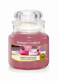 Yankee Candle Duftkerze Small Sweet Plum Sake - 9 cm / ø 6 cm