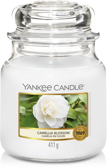 Yankee Candle Duftkerze Medium Camellia Blossom - 13 cm / ø 11 cm