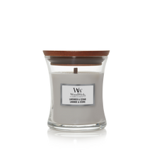 WoodWick Duftkerze Mini Lavendel & Zeder - 8 cm / ø 7 cm