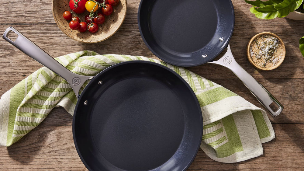 Le Creuset Essential antihaftbeschichtetes Keramik-Set mit 2 Bratpfannen 24 cm/28 cm