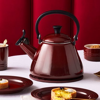 Le Creuset Wasserkessel / Flötenkessel Kone - Induktion - Garnet - 1.6 Liter