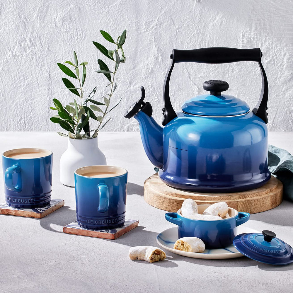 Le Creuset Wasserkessel / Flötenkessel Tradition - Induktion - Azure - 2.1 Liter