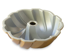 Nordic Ware Gugelhupf Backform Geflochtener Bundt Gold ø 27 cm / 3.5 Liter