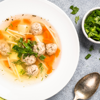 Gemüsesuppe mit Fleischbällchen