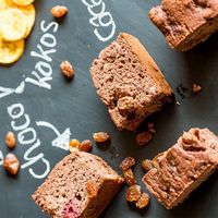 Schokoladen-Bananenbrot mit Waldfrüchten