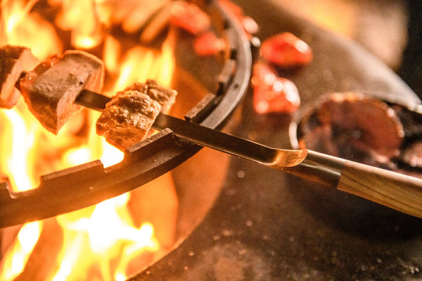 Forged BBQ Spieße Churrasco - Olivenholz / Stahl - V - Form - 60cm