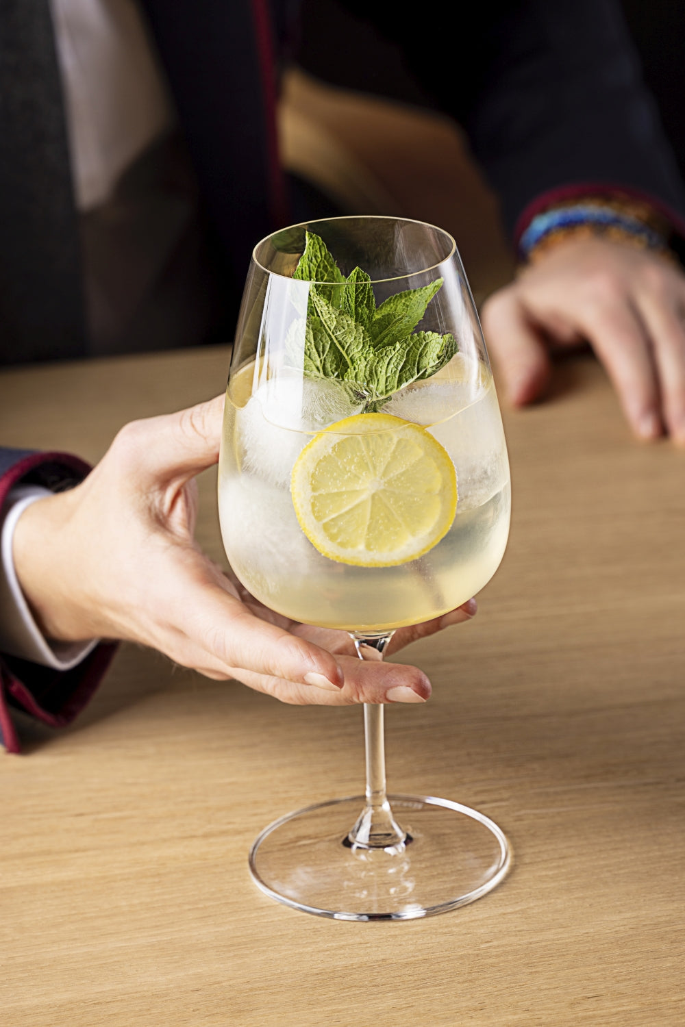 Machen Sie sich bereit, Ihre Erfrischung mit einem Zitronenspritzer aufzupeppen! 