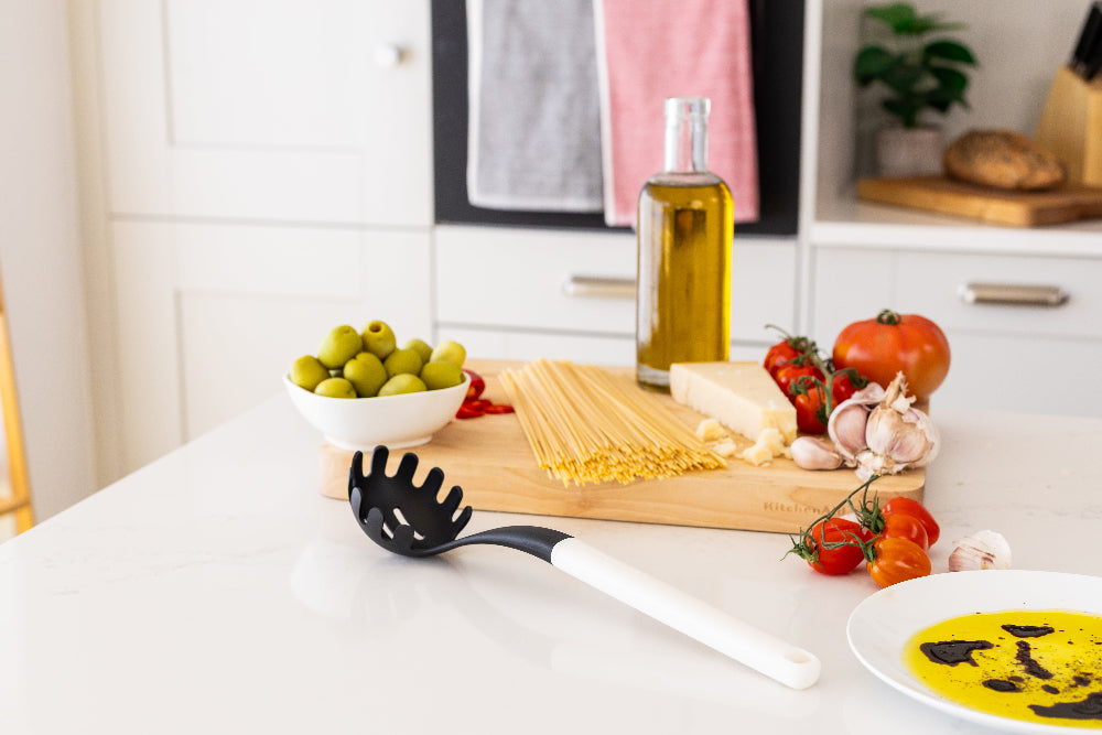 KitchenAid Spaghettilöffel Classic Porzellanweiß 34cm - Pastaheber