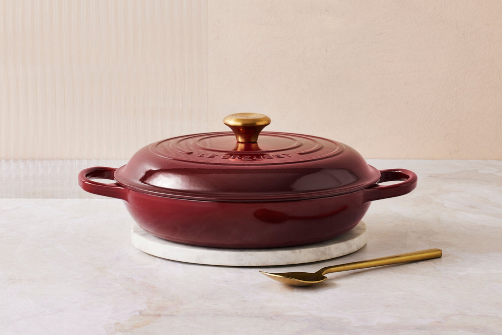 Le Creuset Bräter Signature – Campagnard – Garnet – ø 30 cm / 3.5 Liter