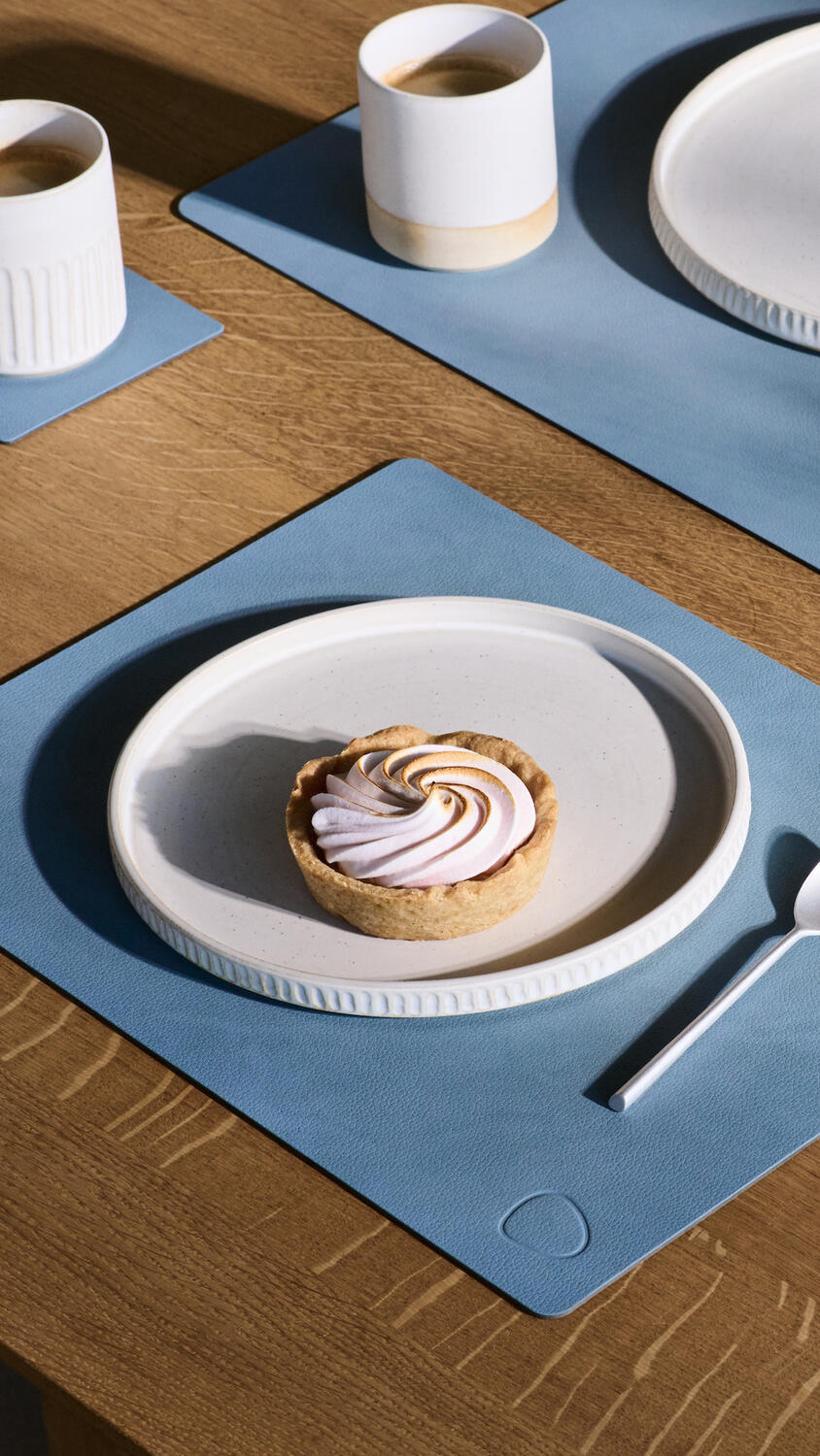 LIND DNA Tischsets Nupo - Leder - Hellblau 45 x 35 cm - 2 Stück