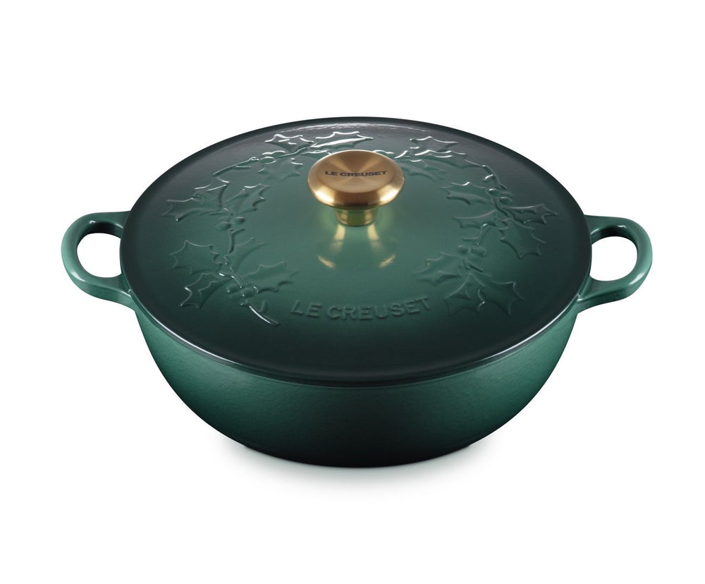 Le Creuset Bratpfanne Marmite mit goldfarbenem Knopf – Holly Christmas – Artichaut Green – ø 26 cm / 4,1 Liter