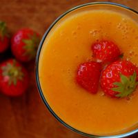 Mango-aardbei smoothie