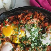 Shakshuka mit Auberginen und Feta