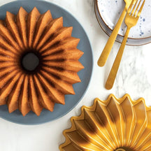 Nordic Ware Gugelhupf Backform Brilliance Bundt Gold ø 26 cm / 2.4 Liter