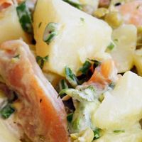 Sommersalat mit Lachs und Kartoffeln