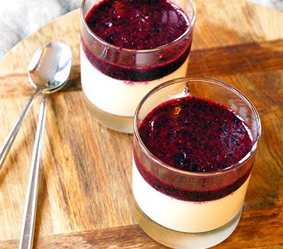 Milchfreie Panna Cotta mit Blaubeeren