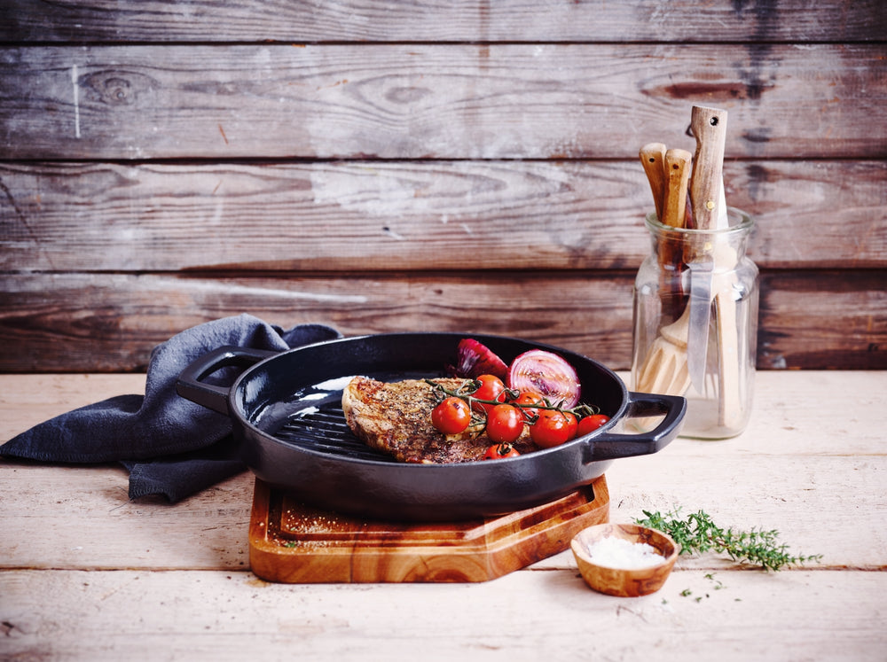Alva Grillpfanne - Grillplatte - Nori - Gusseisen ø 28 cm - emaillierte Antihaftbeschichtung + Gratis Ledergriffe