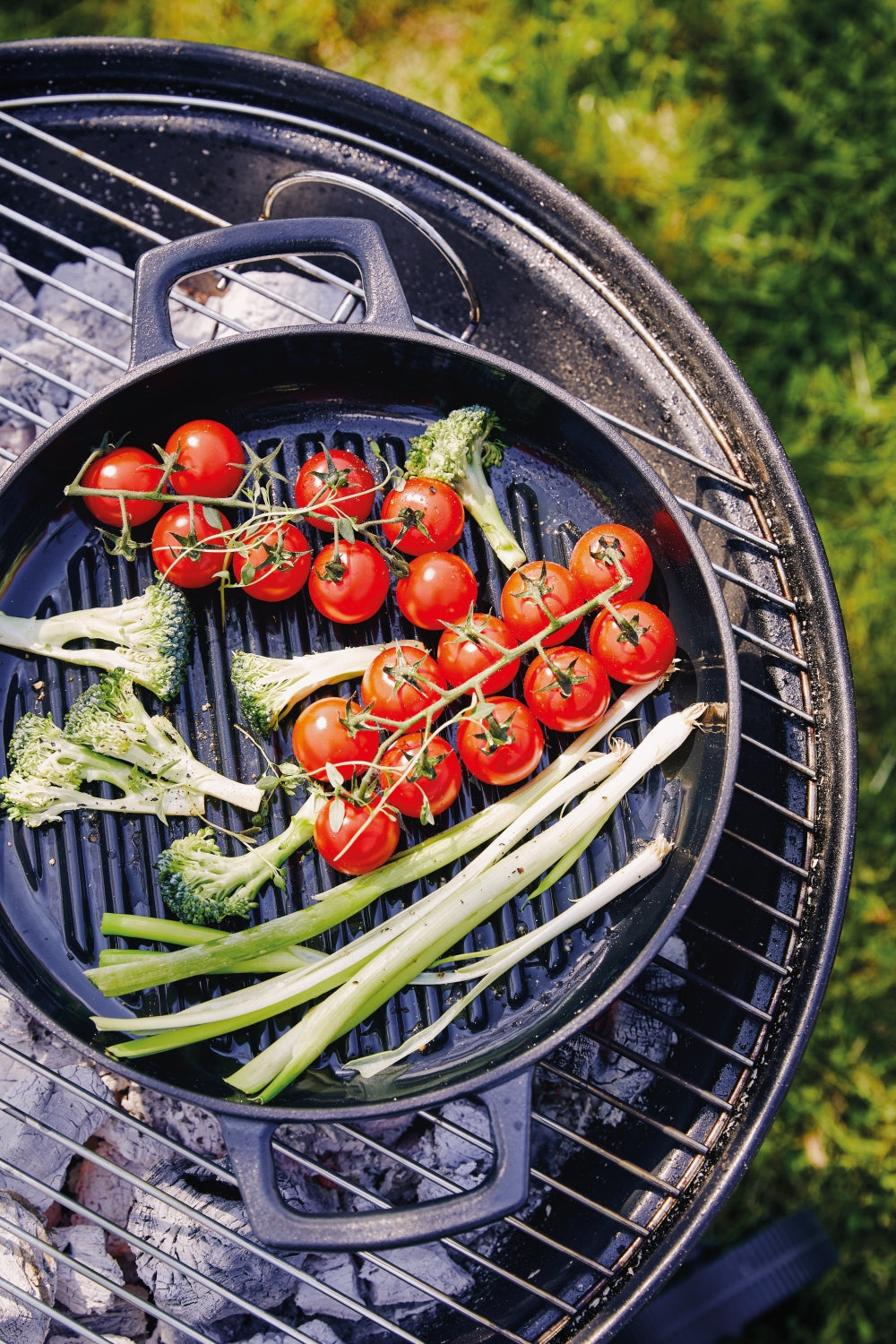 Alva Grillpfanne - Grillplatte - Nori - Gusseisen ø 28 cm - emaillierte Antihaftbeschichtung + Gratis Ledergriffe