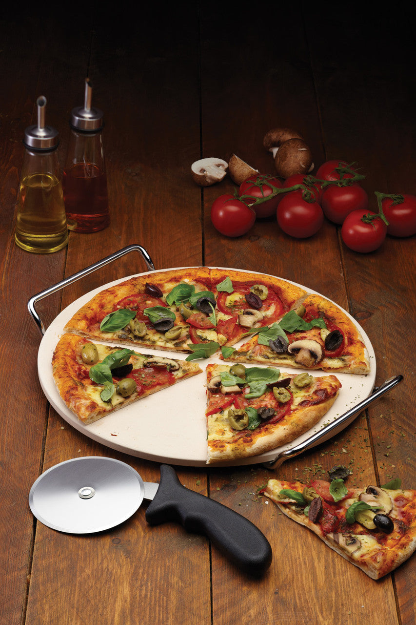 KitchenCraft Pizzastein und Pizzamesser - 32 cm