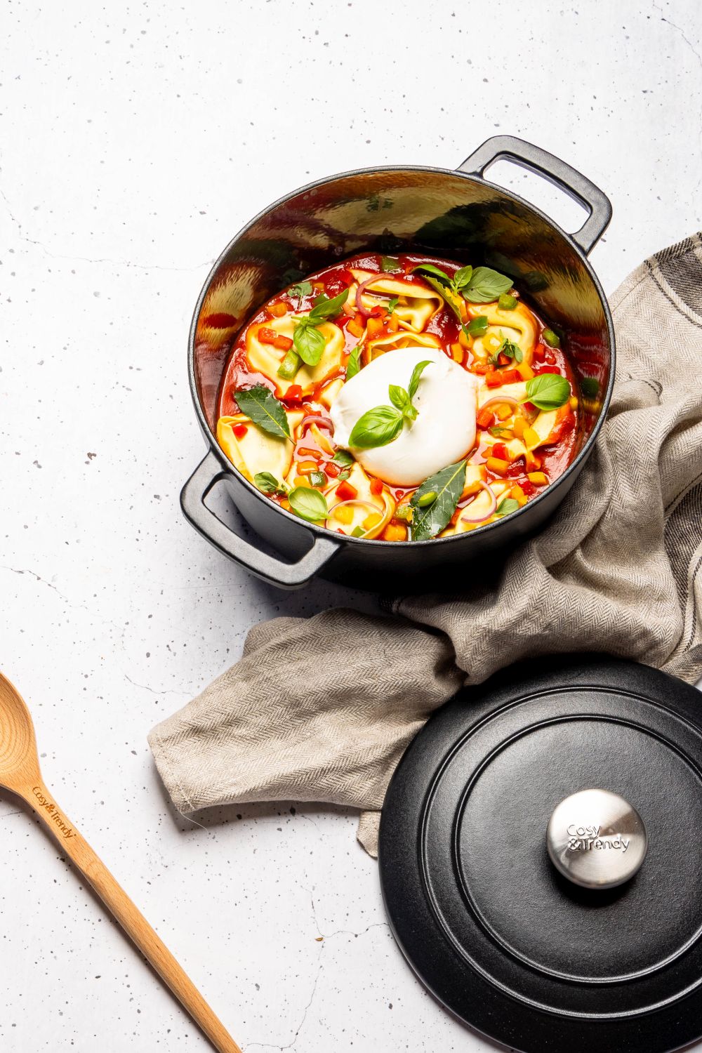 Cosy & Trendy Fontestic Schmortopf aus Gusseisen, Schwarz, Ø 24 cm / 4,6 Liter – emailliert