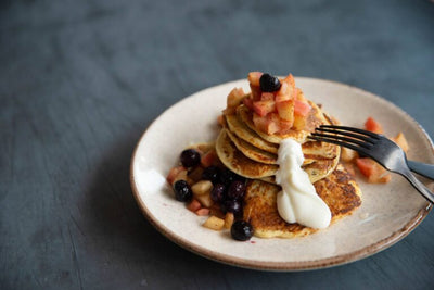  Hüttenkäsepfannkuchen mit Erdbeere und Banane