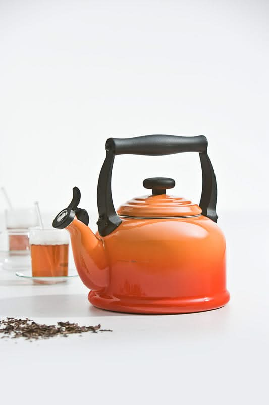 Le Creuset Wasserkessel / Flötenkessel Tradition - Induktion -Ofenrot - 2.1 Liter