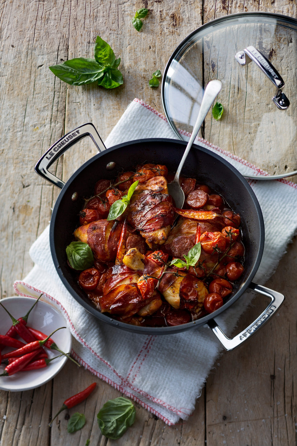 Le Creuset Bratpfanne - mit Deckel - Les Forgées TNS - ø 24 cm / 2.3 Liter - Standard-Antihaftbeschichtung