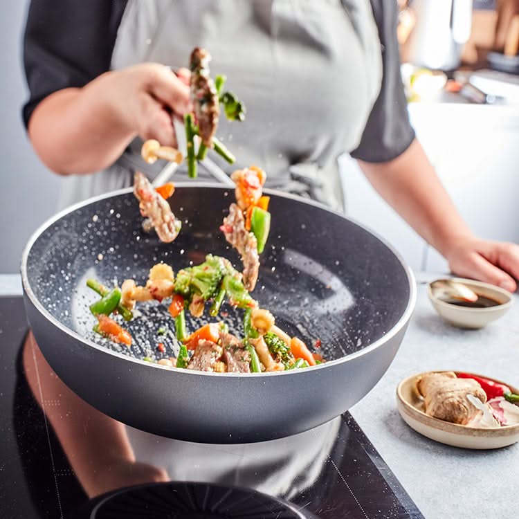 Demeyere Wokpfanne Alu Plus 3 - Ceraforce - ø 28 cm