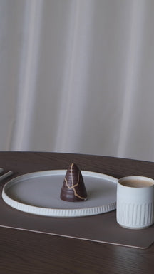 LIND DNA Tischsets Nupo - Leder - Trüffel - Curved - 44 x 37 cm - 2 Stück