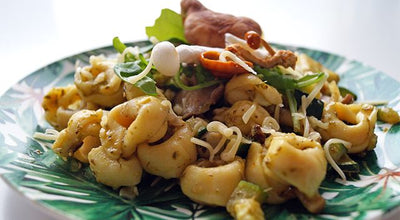 Vegetarische Tortellini mit Pesto und Pilzen