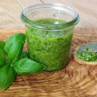 Hausgemachtes Pesto